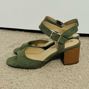 Pretty Giani Bernini size 7 Townsen memory foam olive green open toe sandals new